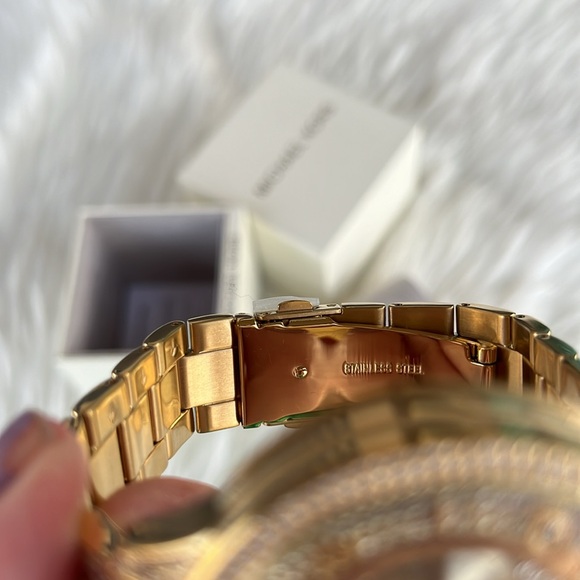 NEW Authentic Michael Kors Gold & Crystal Watch - Picture 9 of 15